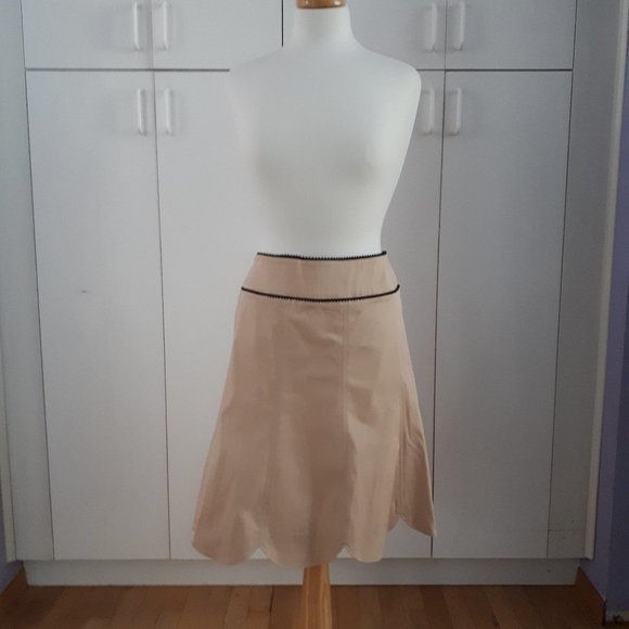 NWOT Scalloped Edge Knee Length Sz 14 skirt - Picture 1 of 5